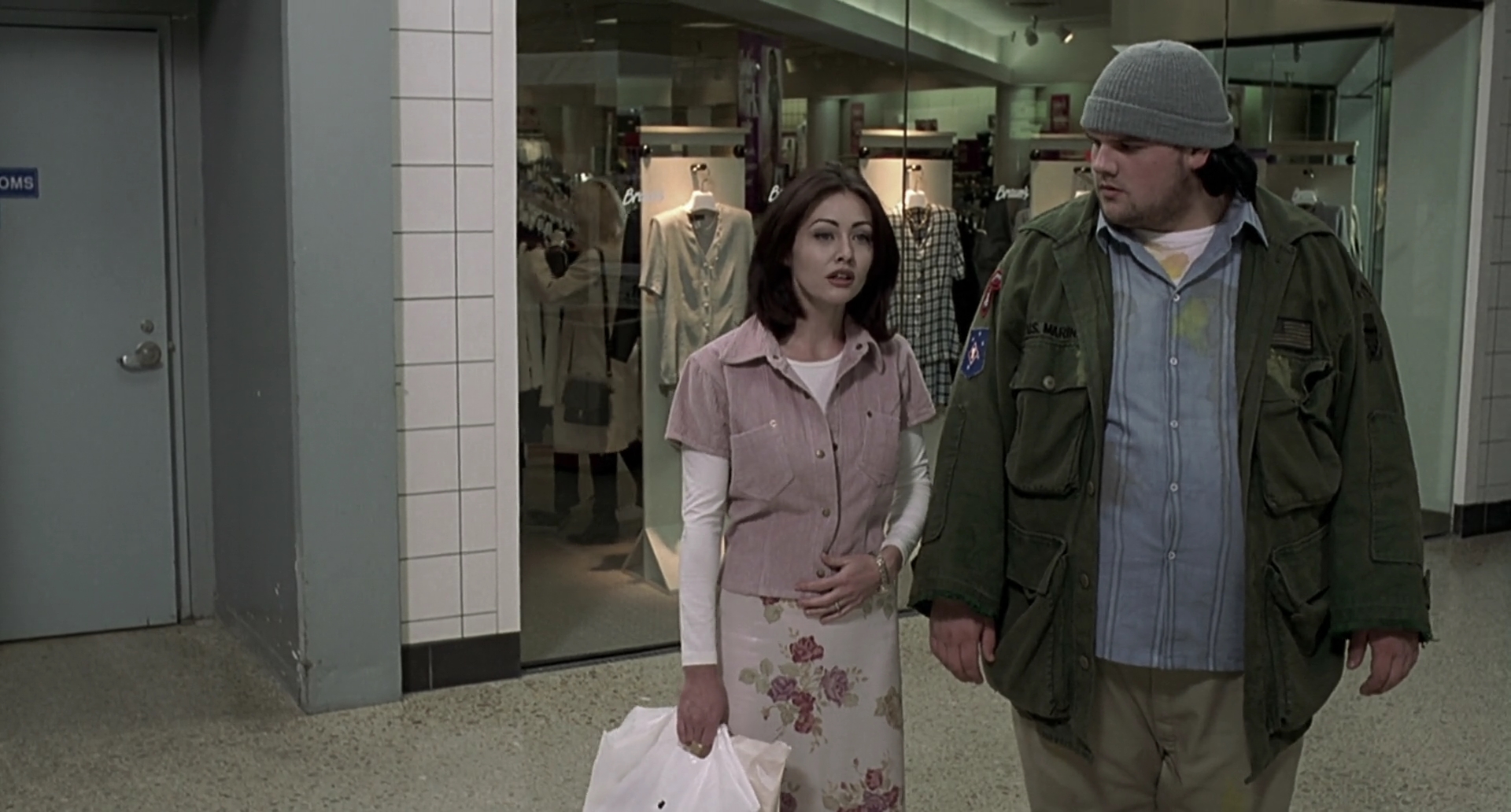 Charmed-Online-dot-net_Mallrats4464.jpg