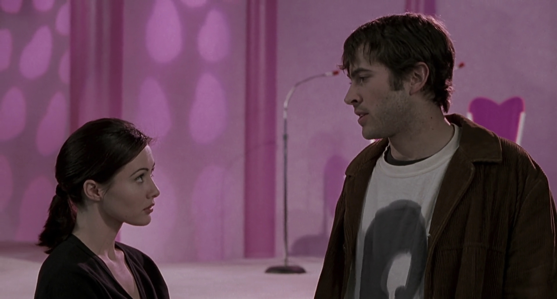 Charmed-Online-dot-net_Mallrats6654.jpg