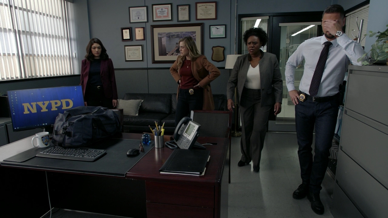 Charmed-Online-dot-nl_Manifest2x13-0715.jpg