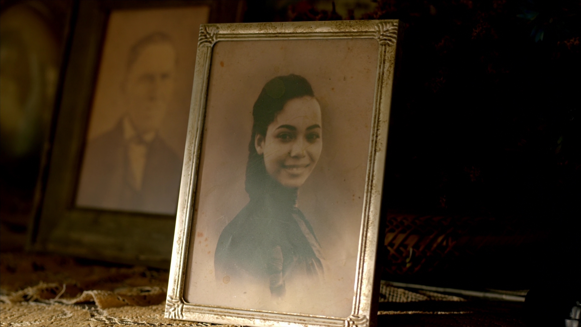 Charmed-Online-dot-nl_IntoTheBallands1x02-01040.jpg