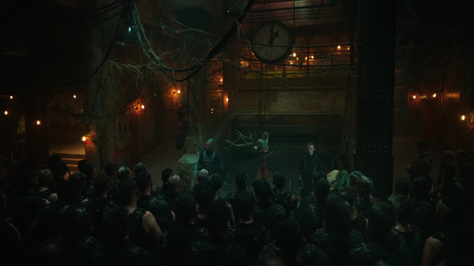 Charmed-Online-dot-nl_IntoTheBadlands2x02-1985.jpg