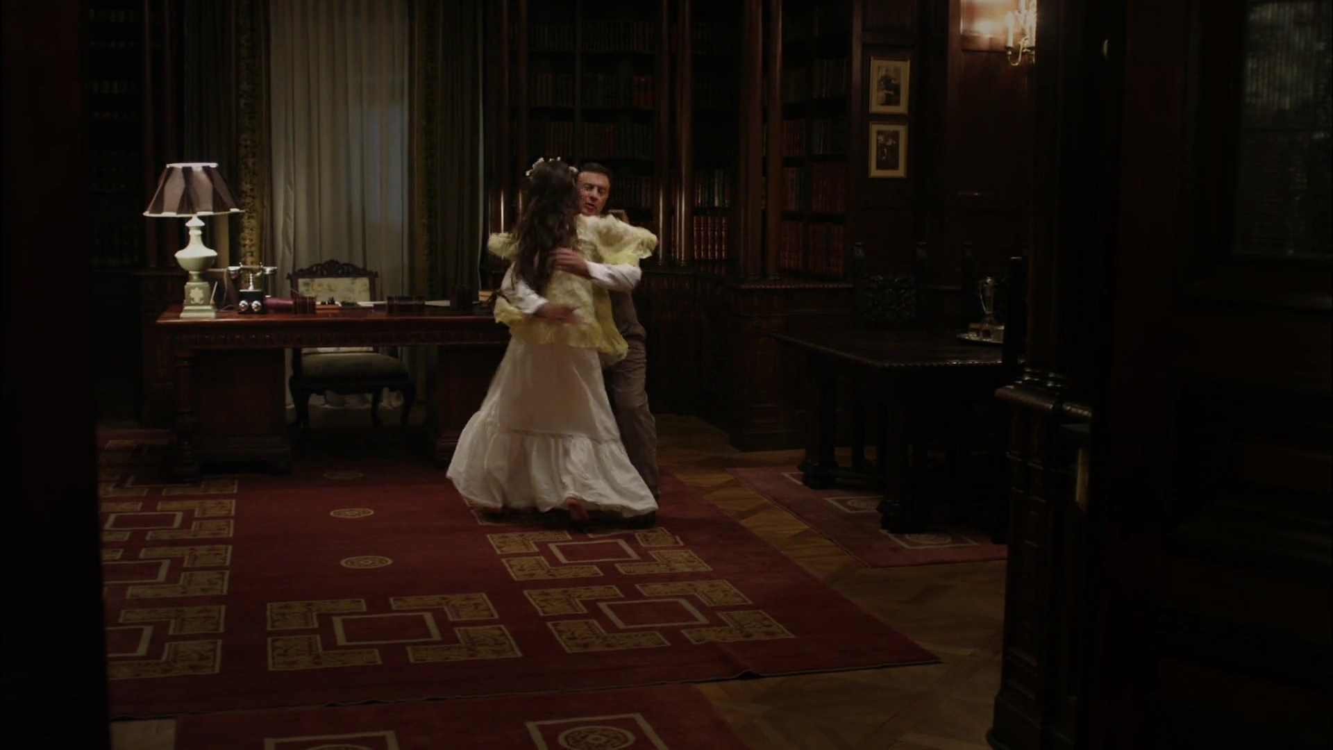 Charmed-Online-dot-nl-WhenCallsTheHearts2138.jpg