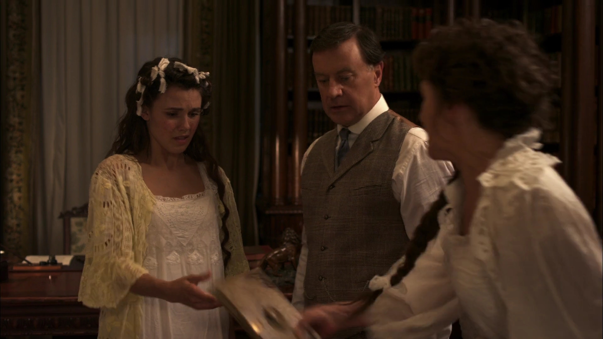 Charmed-Online-dot-nl-WhenCallsTheHearts2179.jpg
