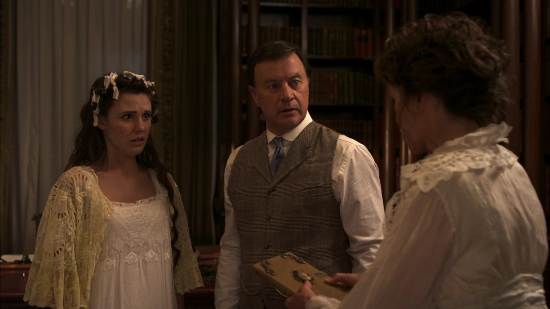 Charmed-Online-dot-nl-WhenCallsTheHearts2180.jpg