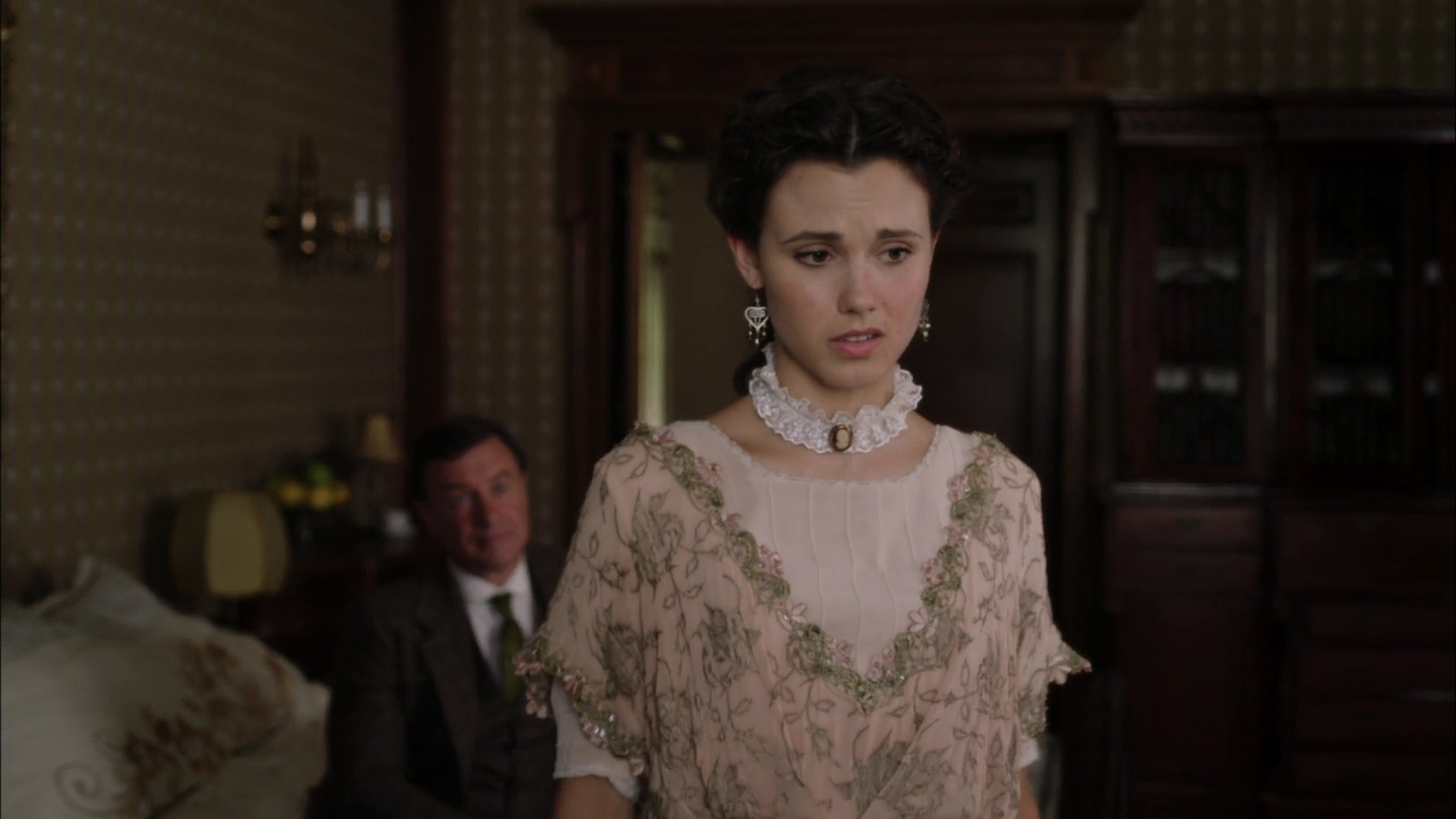 Charmed-Online-dot-nl-WhenCallsTheHearts2375.jpg