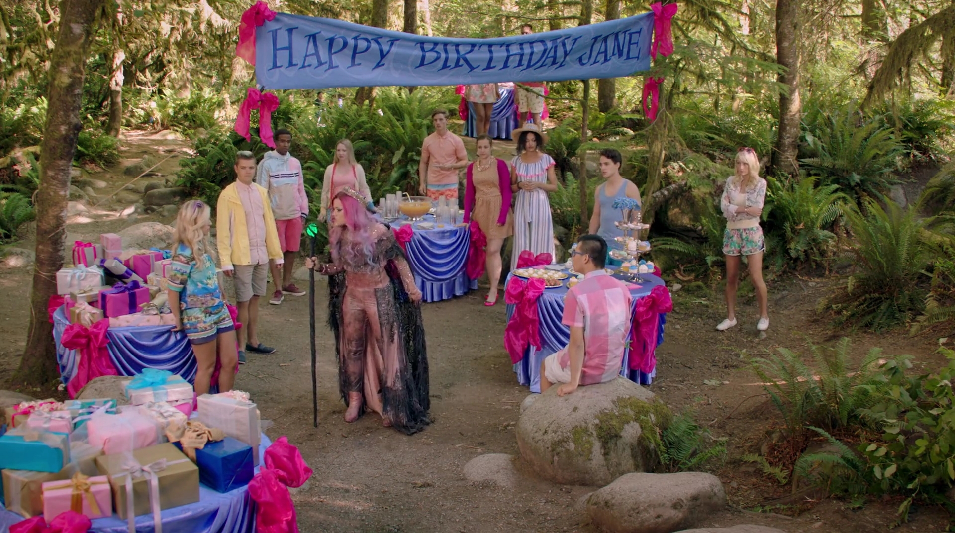 Charmed-Online-dot-nl_Descendants3-01728.jpg Charmed-Online-dot-nl_Descendants3-01728.jpg