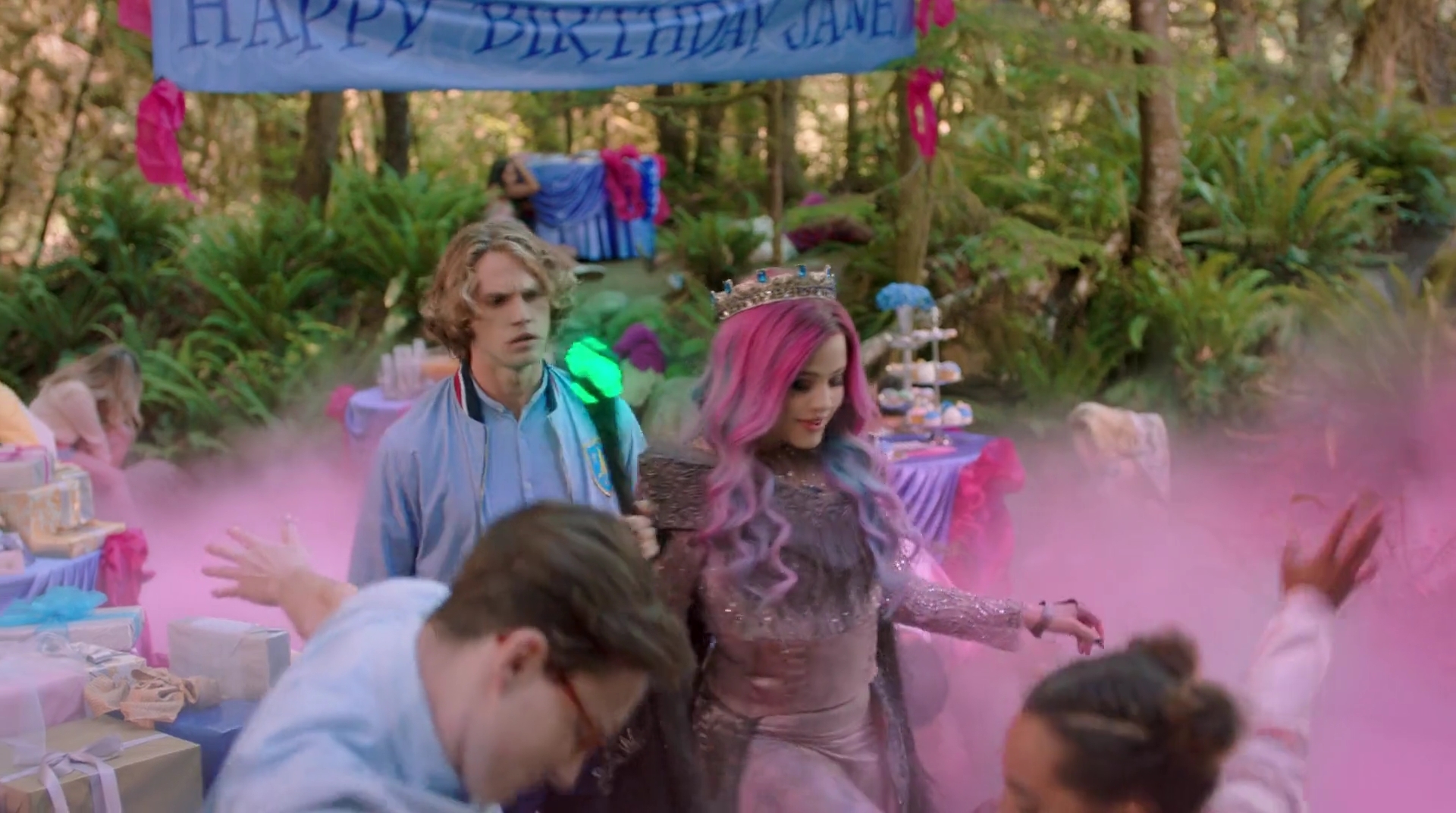 Charmed-Online-dot-nl_Descendants3-01778.jpg Charmed-Online-dot-nl_Descendants3-01778.jpg