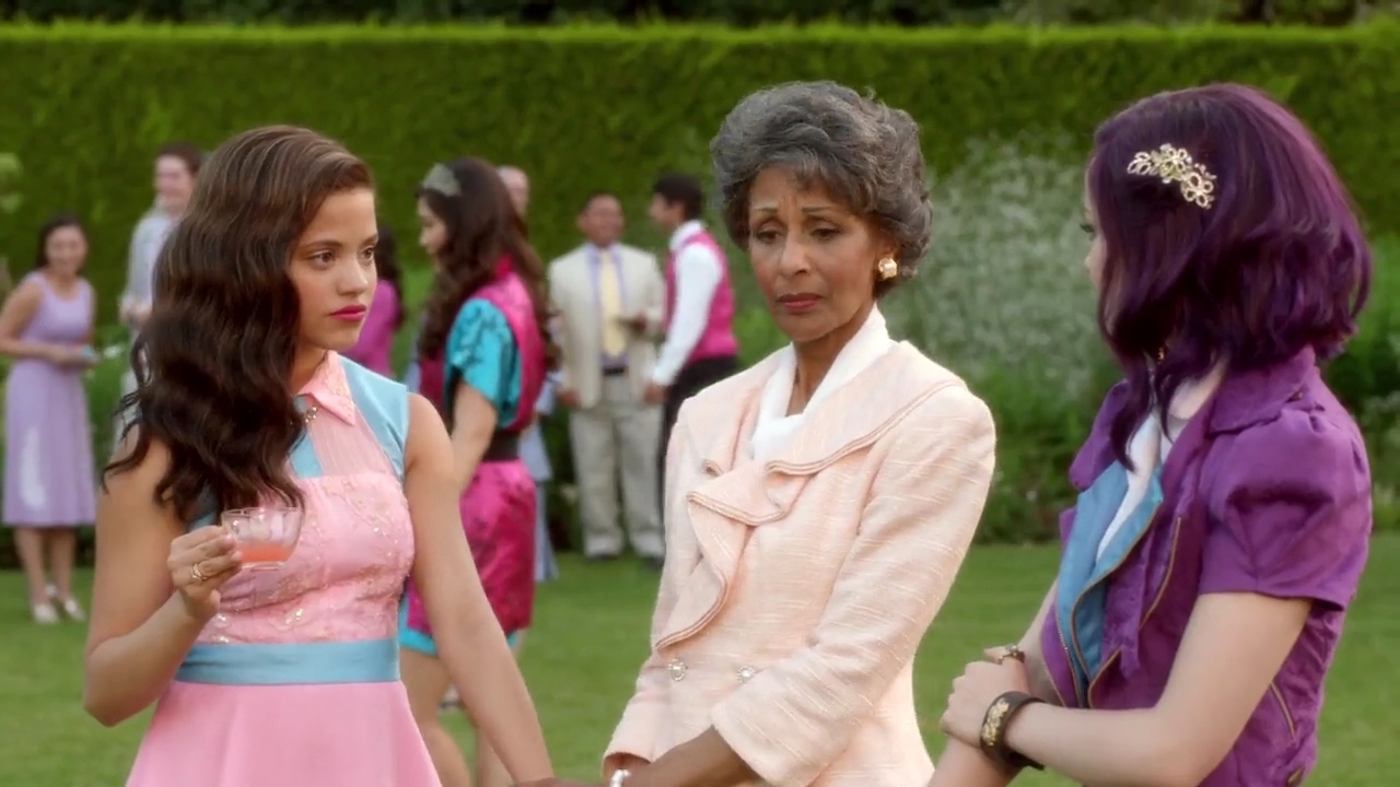 Charmed-Online-dot-nl_Descendants5115.jpg