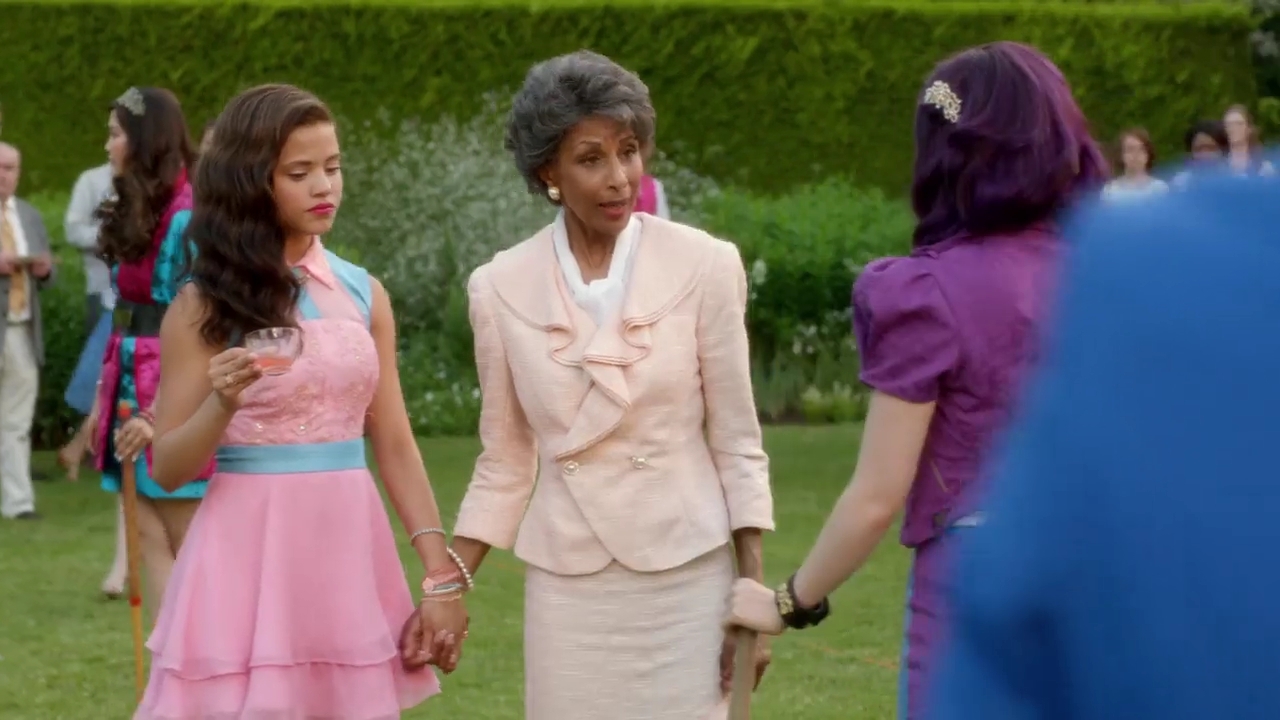 Charmed-Online-dot-nl_Descendants5128.jpg