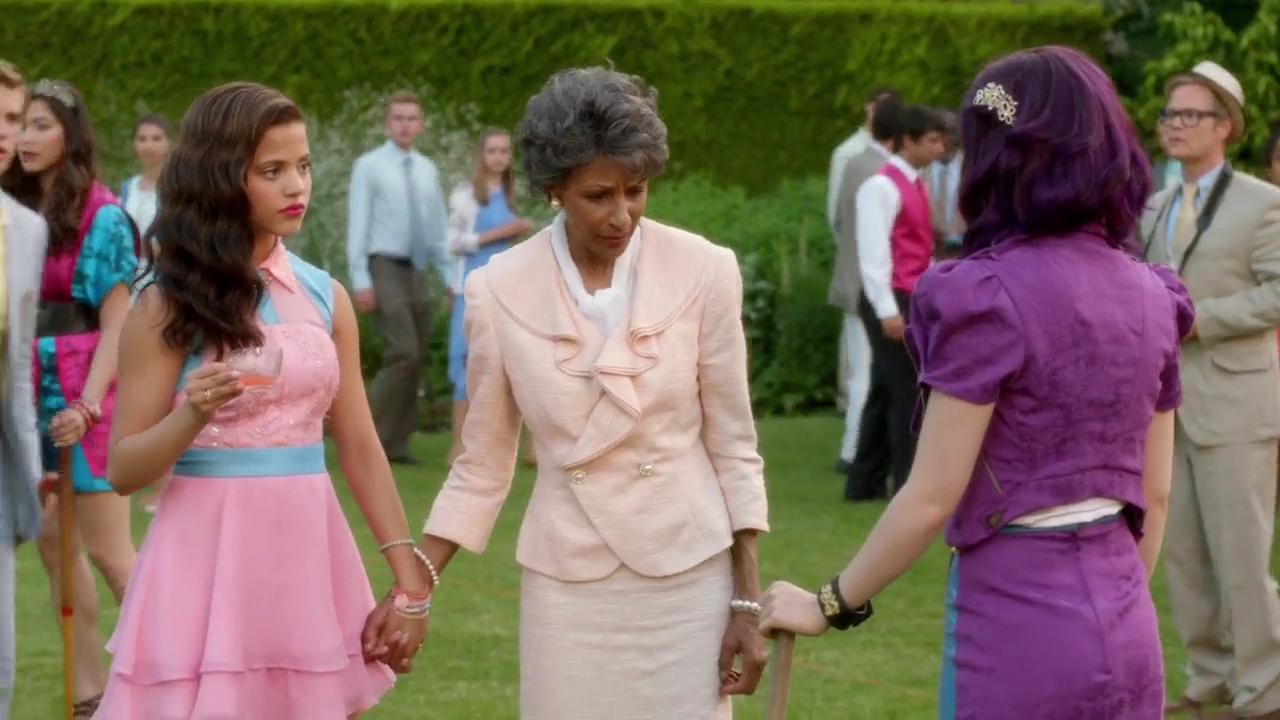 Charmed-Online-dot-nl_Descendants5132.jpg