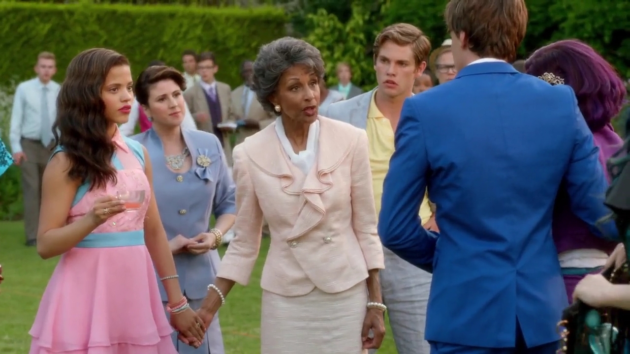 Charmed-Online-dot-nl_Descendants5143.jpg