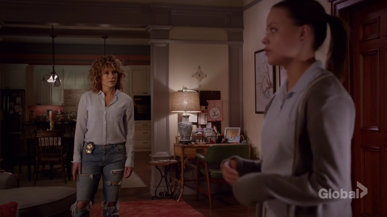 Charmed-Online-dot-nl_ShadesOfBlue3x05-2000.jpg