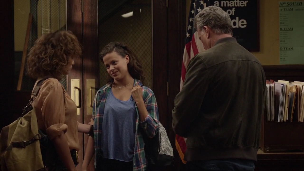 Charmed-Online-dot-nl_ShadesOfBlue1x02-1225.jpg