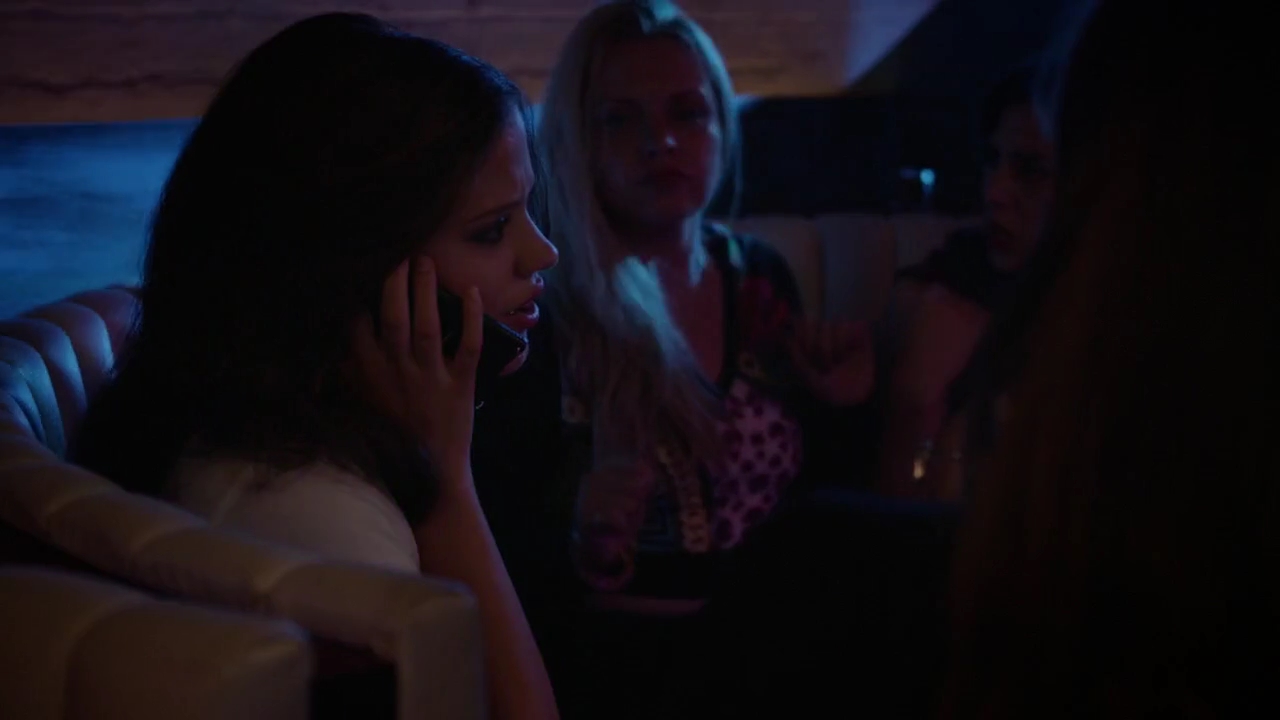 Charmed-Online-dot-nl_ShadesOfBlue1x02-1927.jpg