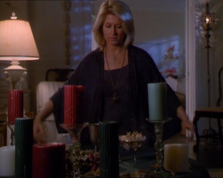 Charmed-Online_dot_net-1x01SomethingWiccaThisWayComes0032.jpg