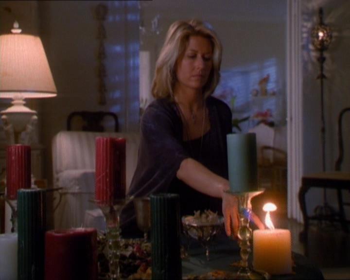 Charmed-Online_dot_net-1x01SomethingWiccaThisWayComes0034.jpg