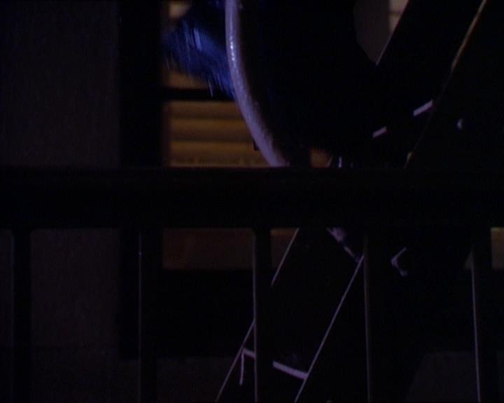 Charmed-Online_dot_net-1x01SomethingWiccaThisWayComes0039.jpg