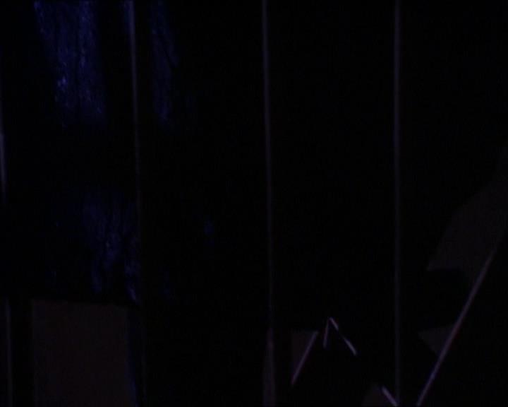 Charmed-Online_dot_net-1x01SomethingWiccaThisWayComes0043.jpg