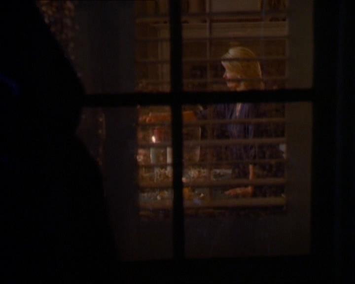 Charmed-Online_dot_net-1x01SomethingWiccaThisWayComes0048.jpg