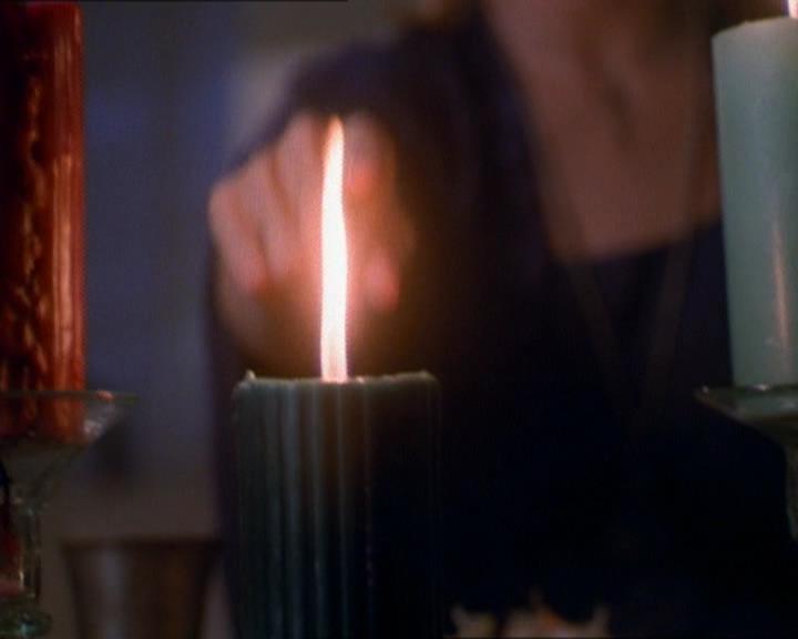 Charmed-Online_dot_net-1x01SomethingWiccaThisWayComes0050.jpg