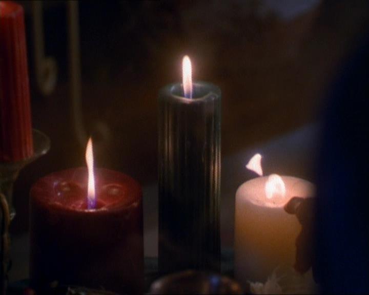 Charmed-Online_dot_net-1x01SomethingWiccaThisWayComes0056.jpg