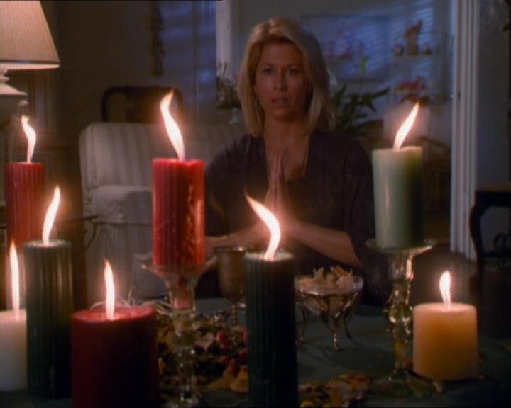 Charmed-Online_dot_net-1x01SomethingWiccaThisWayComes0067.jpg