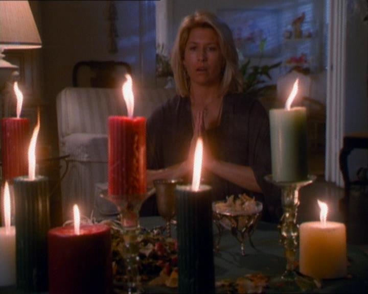 Charmed-Online_dot_net-1x01SomethingWiccaThisWayComes0068.jpg