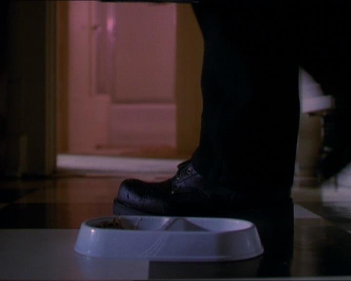 Charmed-Online_dot_net-1x01SomethingWiccaThisWayComes0071.jpg