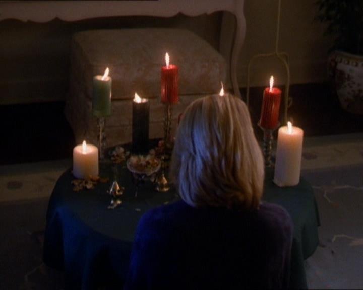 Charmed-Online_dot_net-1x01SomethingWiccaThisWayComes0088.jpg