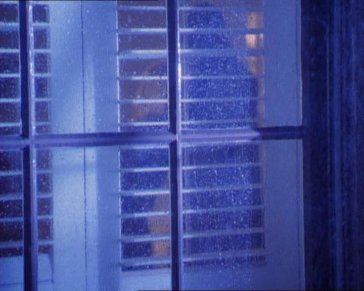 Charmed-Online_dot_net-1x01SomethingWiccaThisWayComes0100.jpg
