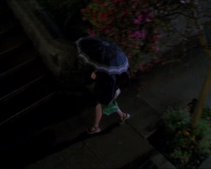 Charmed-Online_dot_net-1x01SomethingWiccaThisWayComes0108.jpg