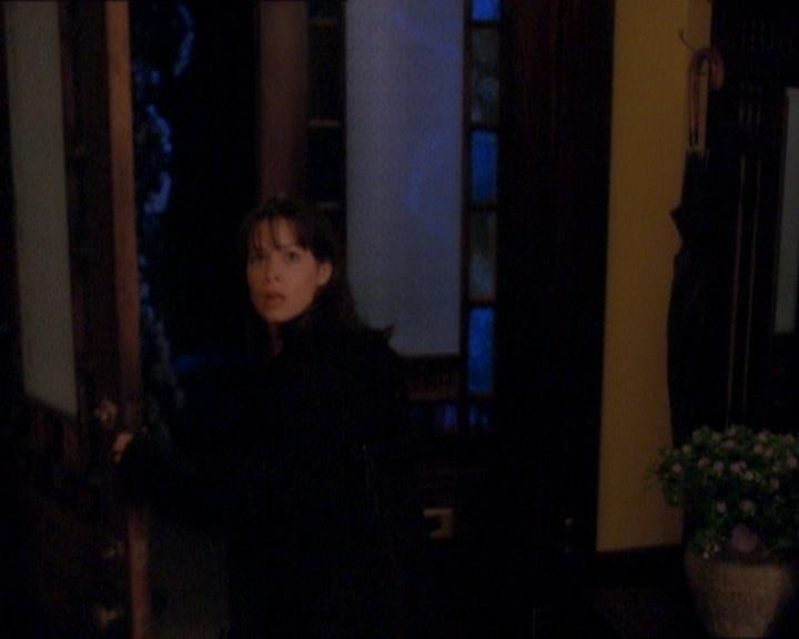 Charmed-Online_dot_net-1x01SomethingWiccaThisWayComes0119.jpg