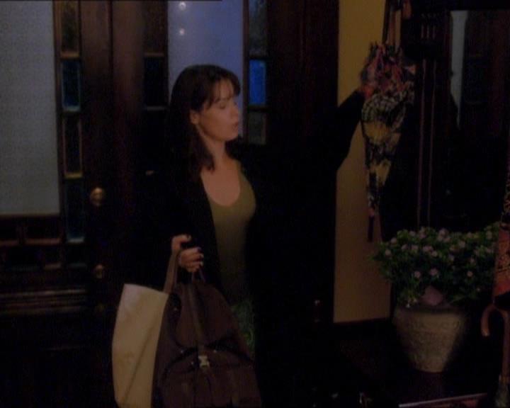 Charmed-Online_dot_net-1x01SomethingWiccaThisWayComes0122.jpg