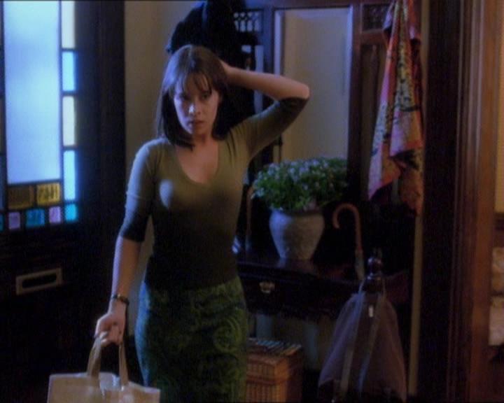 Charmed-Online_dot_net-1x01SomethingWiccaThisWayComes0130.jpg