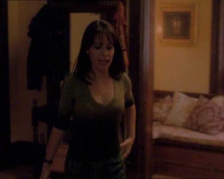Charmed-Online_dot_net-1x01SomethingWiccaThisWayComes0131.jpg Charmed-Online_dot_net-1x01SomethingWiccaThisWayComes0131.jpg