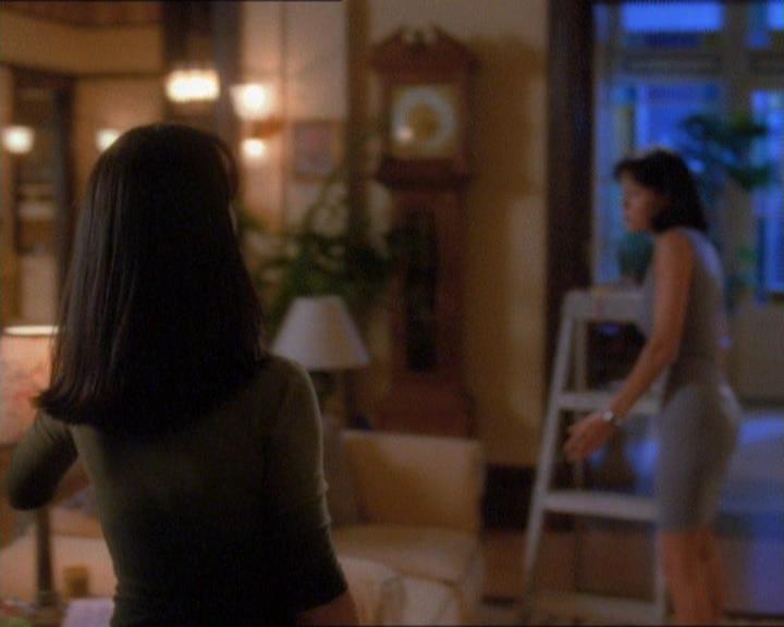 Charmed-Online_dot_net-1x01SomethingWiccaThisWayComes0134.jpg