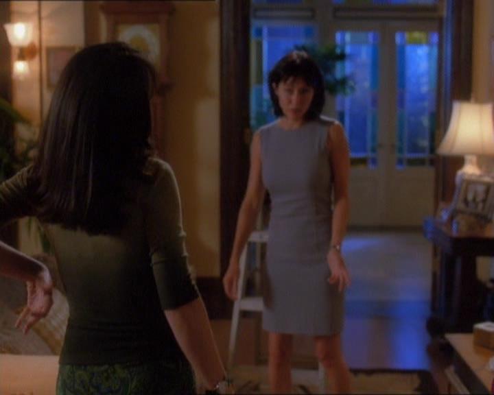 Charmed-Online_dot_net-1x01SomethingWiccaThisWayComes0135.jpg