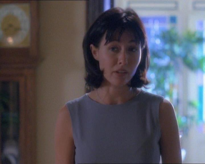 Charmed-Online_dot_net-1x01SomethingWiccaThisWayComes0136.jpg