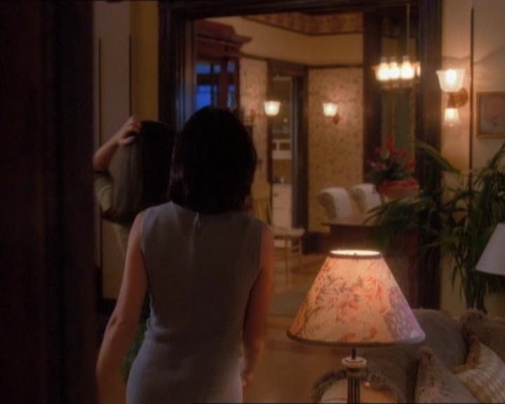 Charmed-Online_dot_net-1x01SomethingWiccaThisWayComes0146.jpg Charmed-Online_dot_net-1x01SomethingWiccaThisWayComes0146.jpg