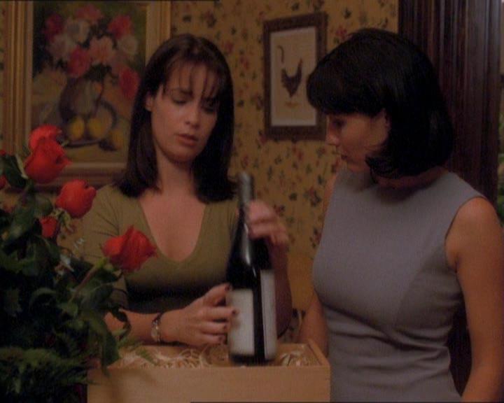 Charmed-Online_dot_net-1x01SomethingWiccaThisWayComes0156.jpg