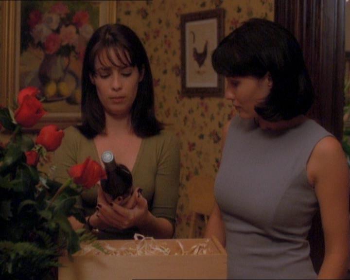 Charmed-Online_dot_net-1x01SomethingWiccaThisWayComes0157.jpg