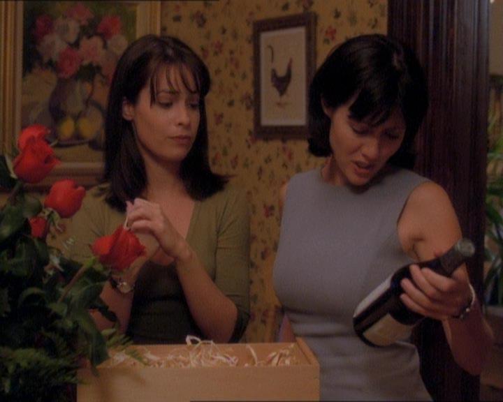 Charmed-Online_dot_net-1x01SomethingWiccaThisWayComes0159.jpg