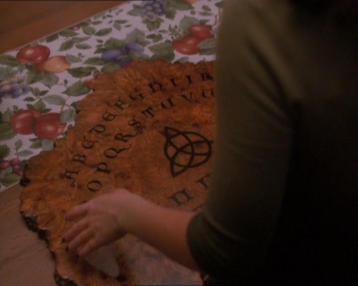 Charmed-Online_dot_net-1x01SomethingWiccaThisWayComes0168.jpg