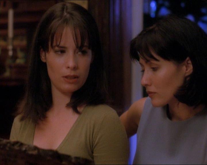Charmed-Online_dot_net-1x01SomethingWiccaThisWayComes0179.jpg