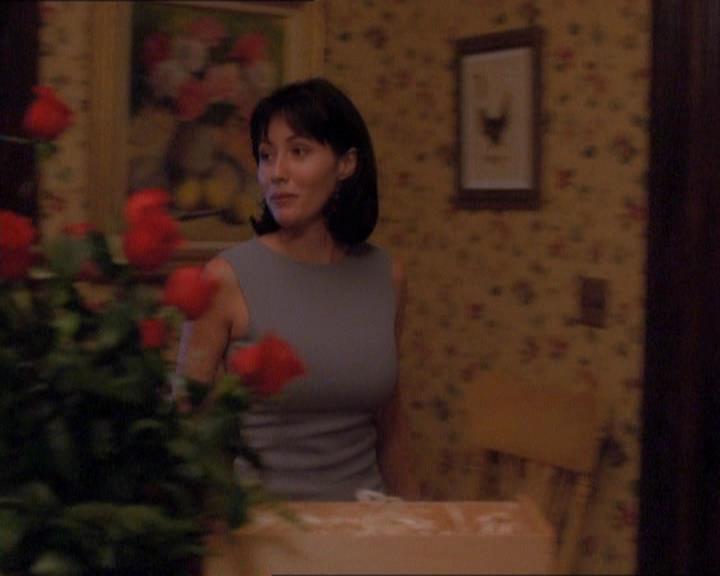 Charmed-Online_dot_net-1x01SomethingWiccaThisWayComes0183.jpg