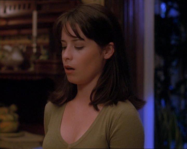 Charmed-Online_dot_net-1x01SomethingWiccaThisWayComes0185.jpg
