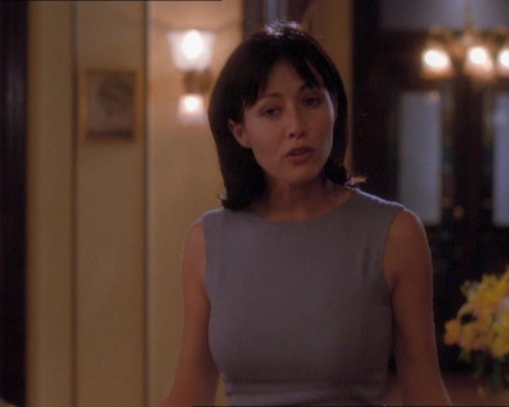 Charmed-Online_dot_net-1x01SomethingWiccaThisWayComes0187.jpg Charmed-Online_dot_net-1x01SomethingWiccaThisWayComes0187.jpg