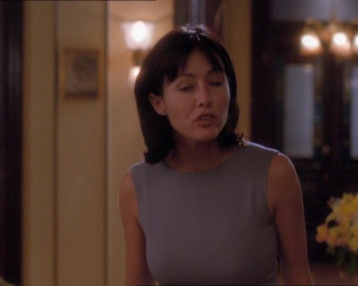 Charmed-Online_dot_net-1x01SomethingWiccaThisWayComes0188.jpg