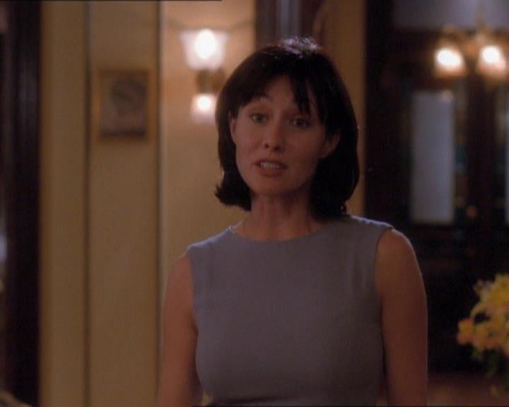 Charmed-Online_dot_net-1x01SomethingWiccaThisWayComes0193.jpg