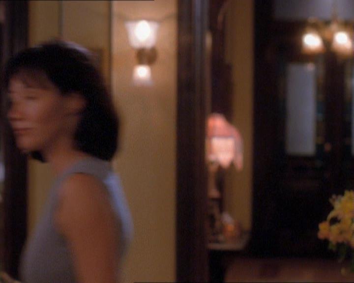 Charmed-Online_dot_net-1x01SomethingWiccaThisWayComes0194.jpg